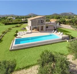 5 Bedroom Villa with Pool near Pollensa, Sleeps 10